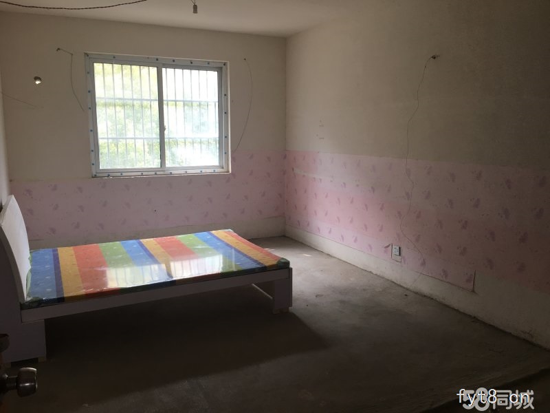 春晖苑一初十一小,繁华商圈,产证满2税低,带平台绿化非常棒!